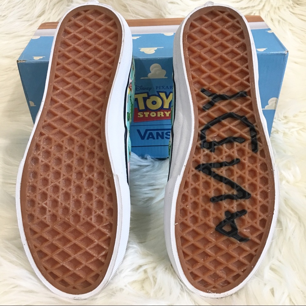 Vans X Pixar Toy Story AnDyS ToYs Sz 4Youth/5.5 W - Picture 6 of 8